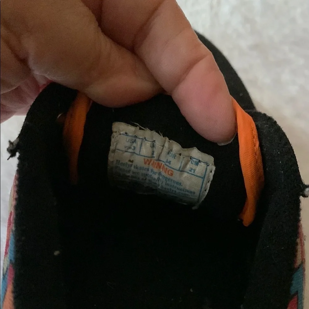 Gently Loved Heelys Kids Zigzag Black and Pink Shoes